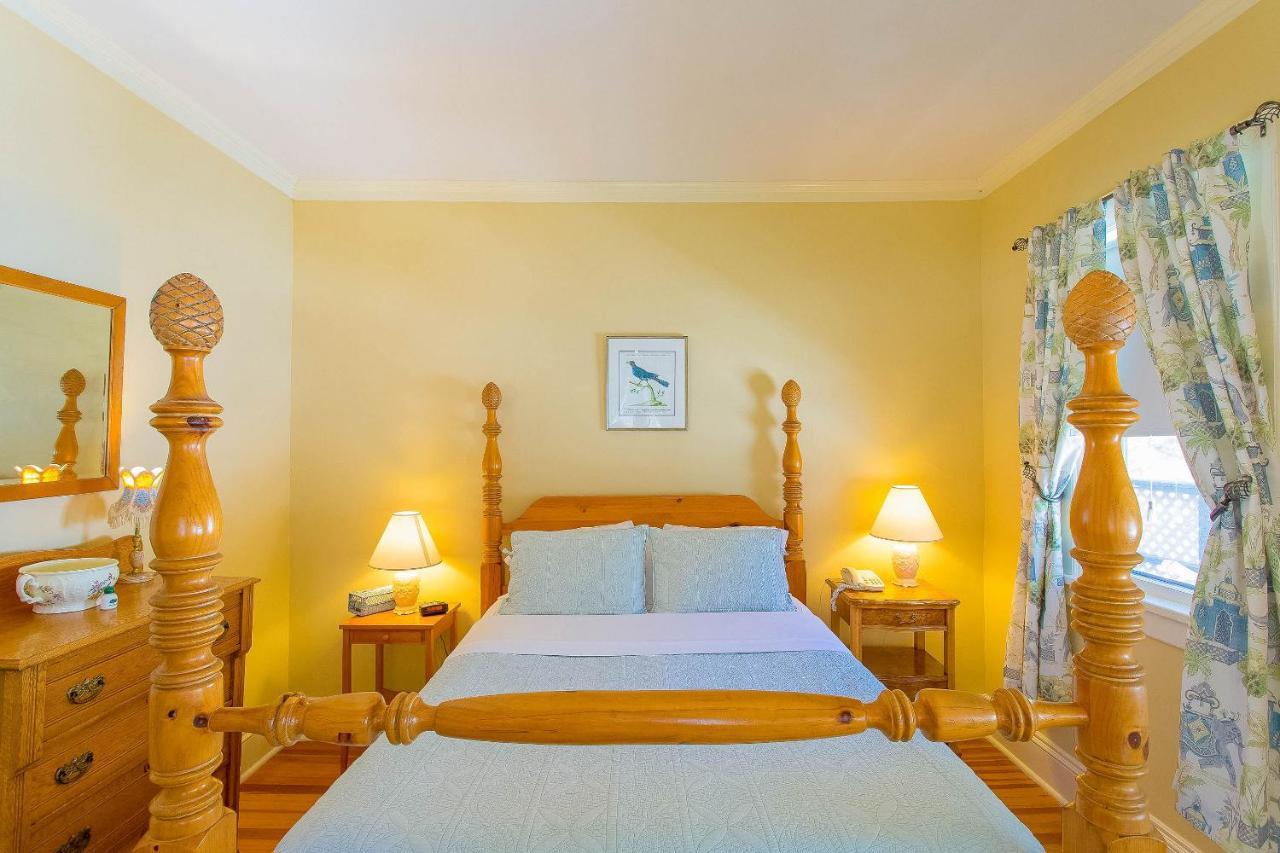 Apple Tree Inn Ленокс Экстерьер фото
