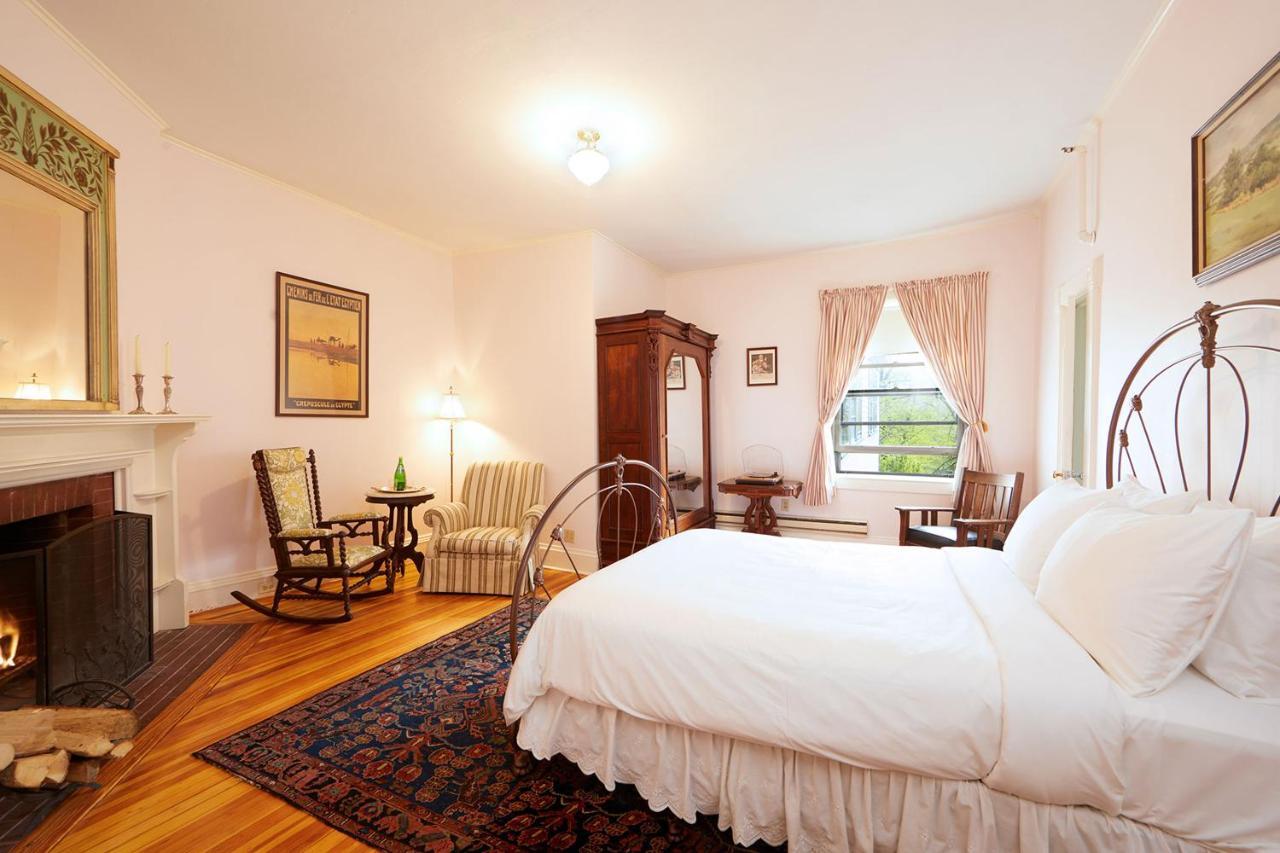 Apple Tree Inn Ленокс Экстерьер фото