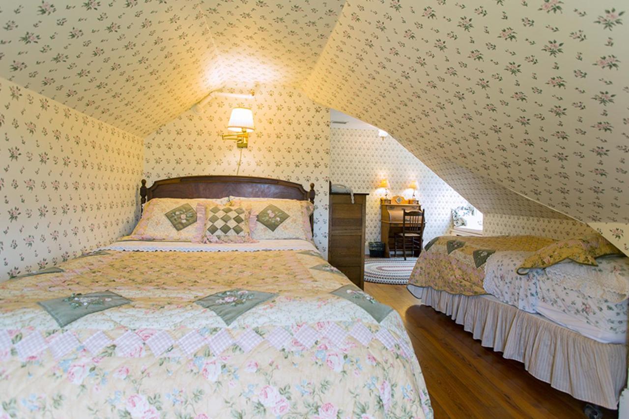 Apple Tree Inn Ленокс Экстерьер фото