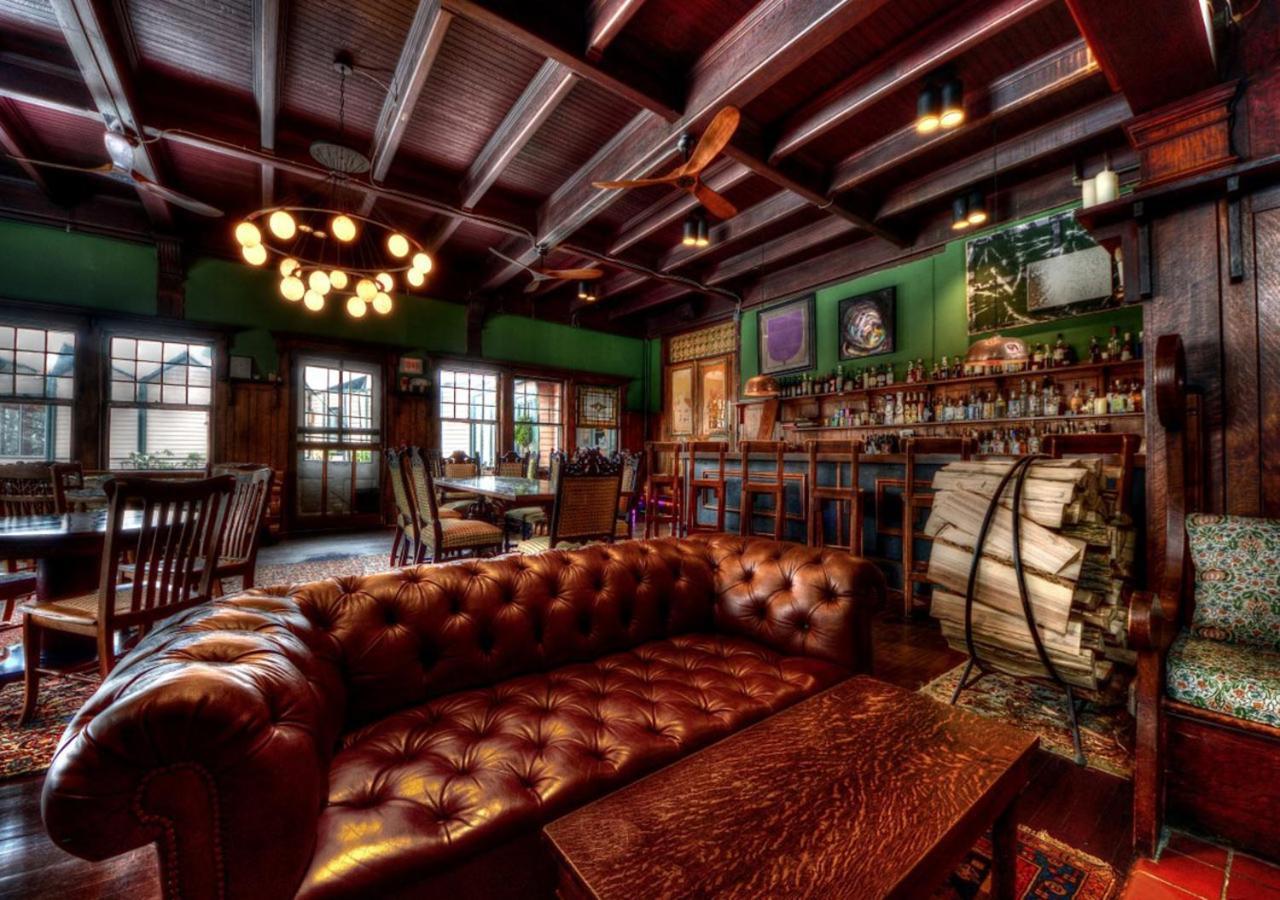 Apple Tree Inn Ленокс Экстерьер фото