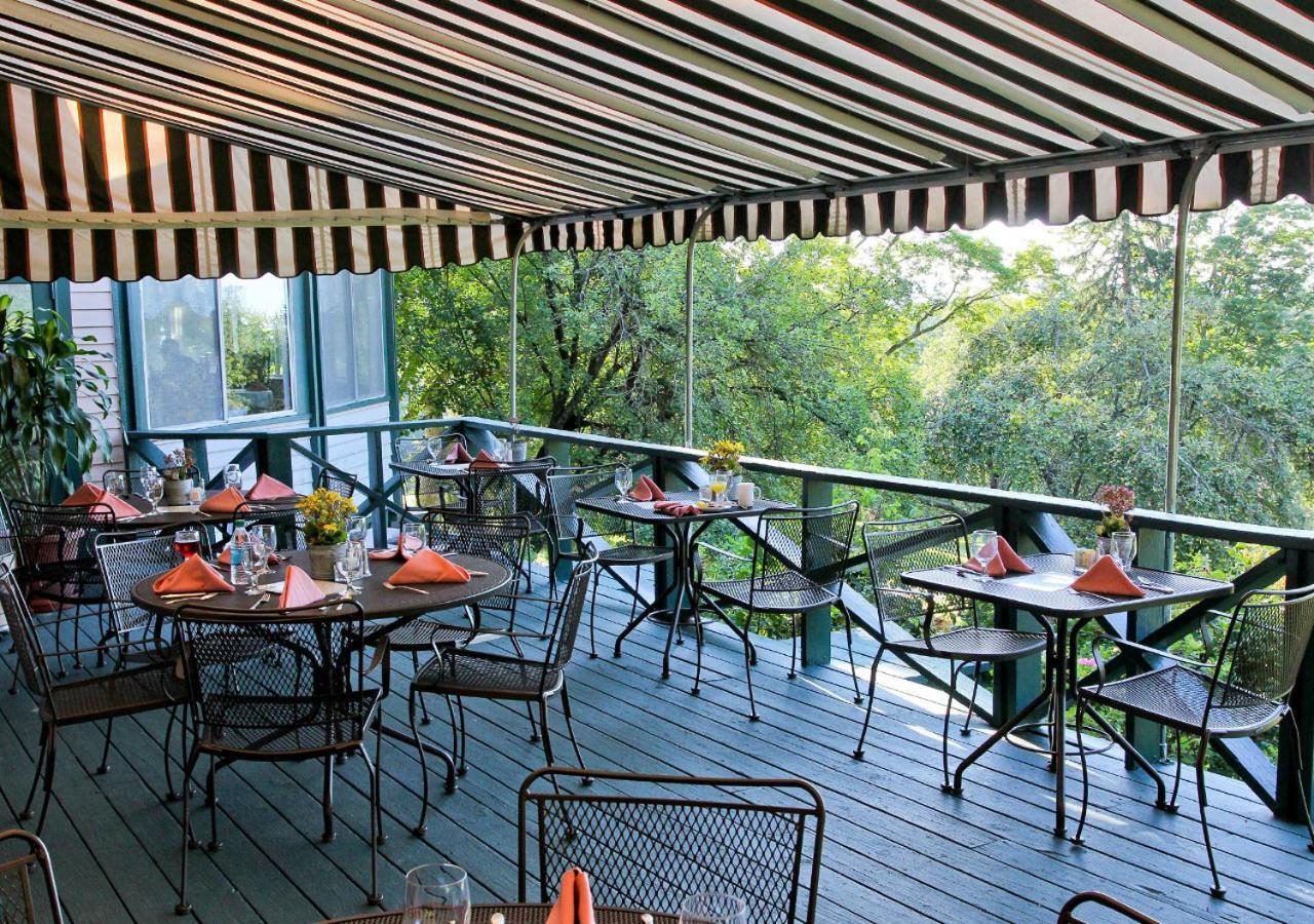Apple Tree Inn Ленокс Экстерьер фото