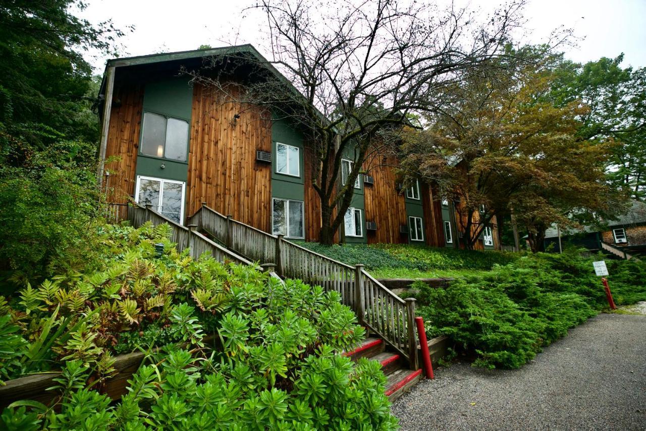 Apple Tree Inn Ленокс Экстерьер фото
