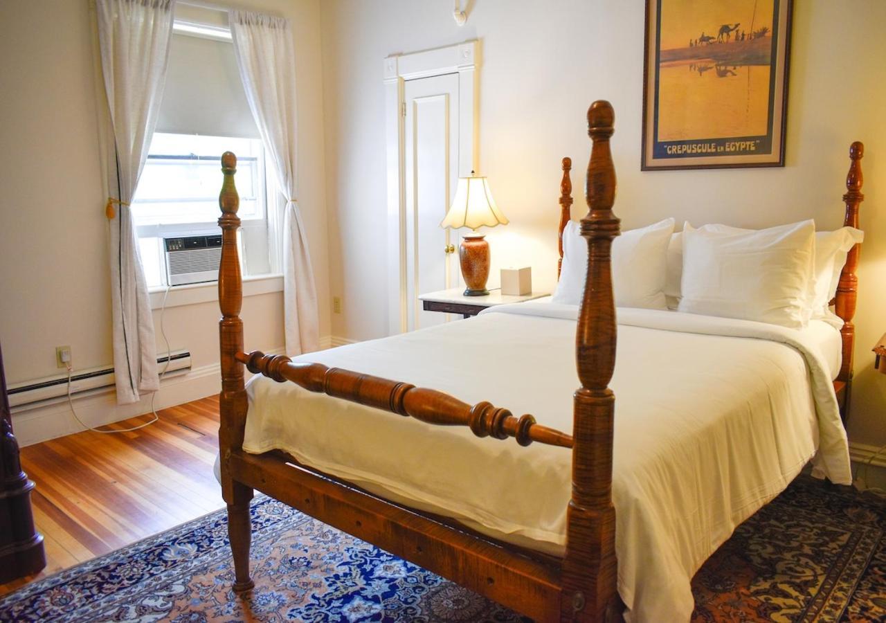 Apple Tree Inn Ленокс Экстерьер фото