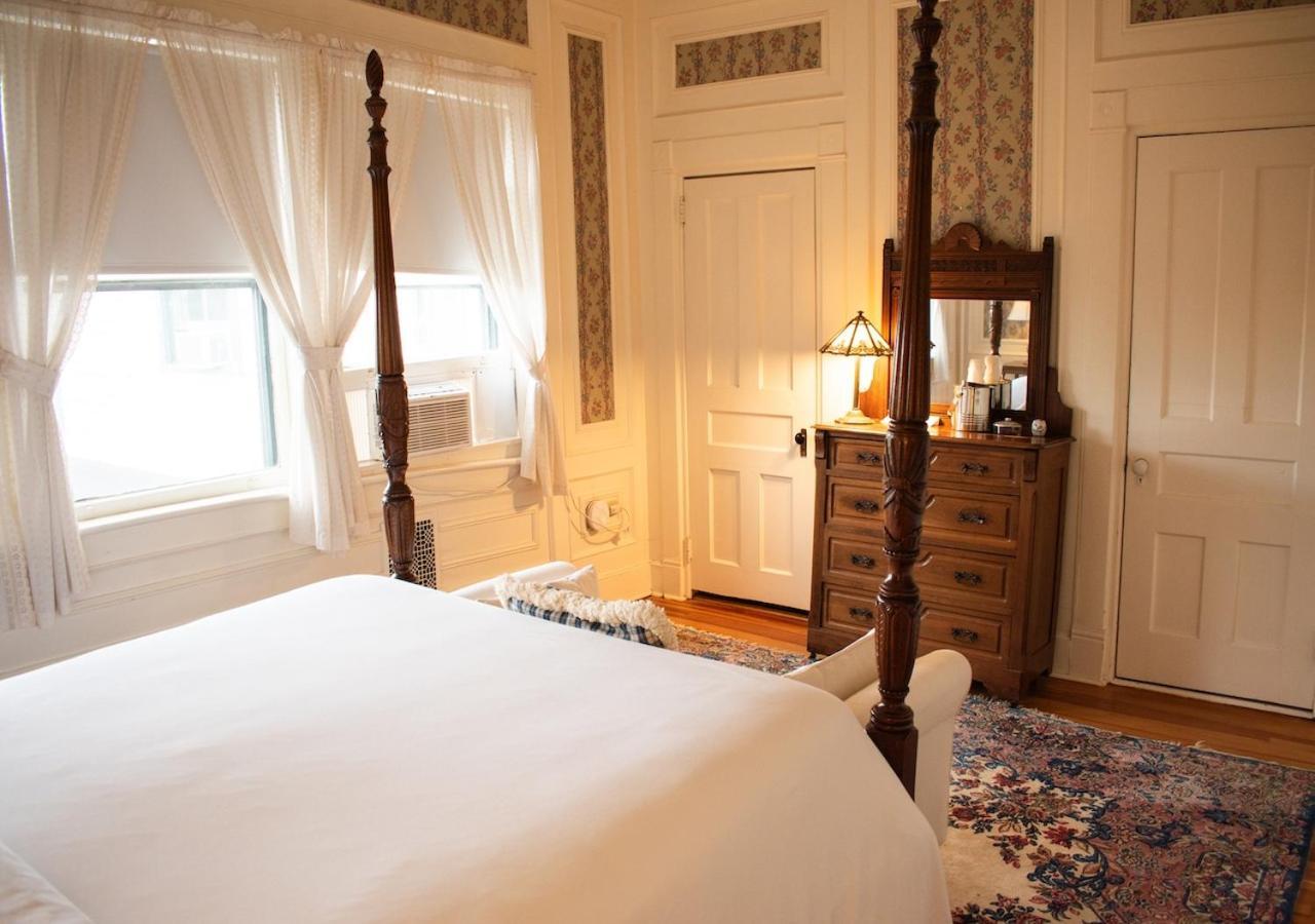 Apple Tree Inn Ленокс Экстерьер фото