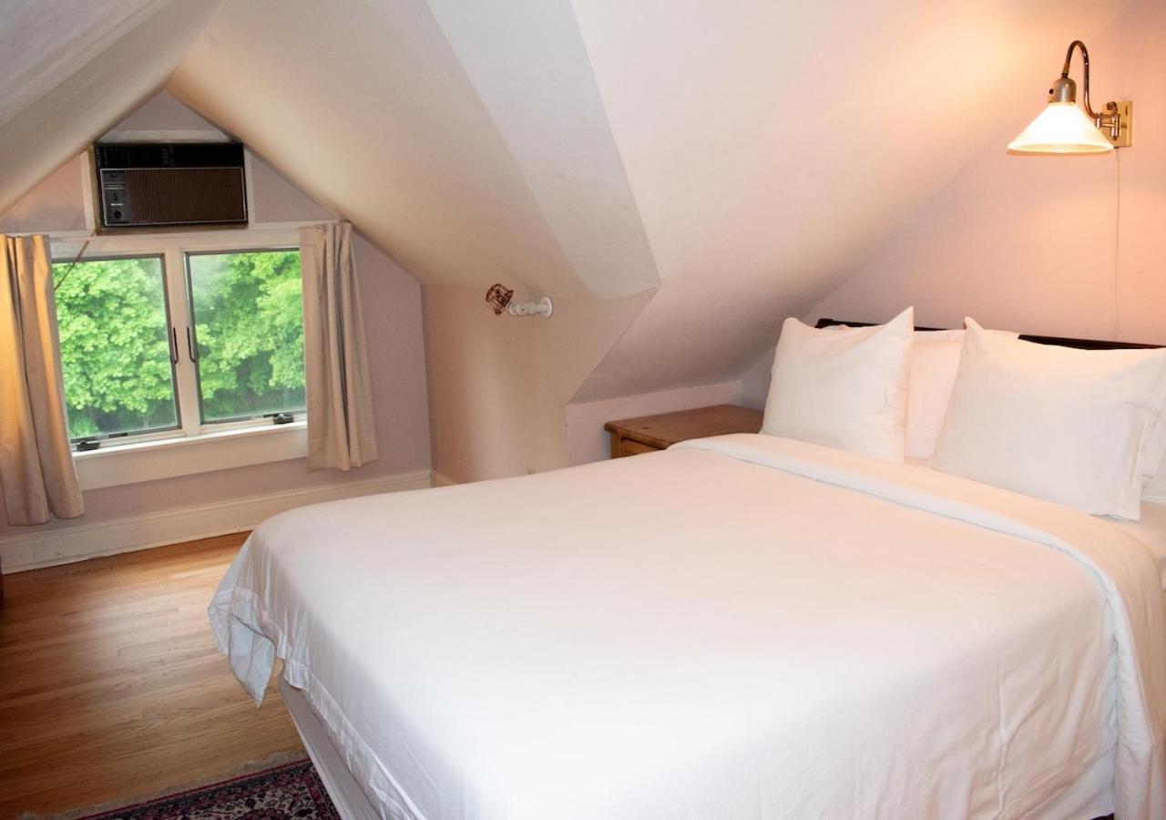 Apple Tree Inn Ленокс Экстерьер фото