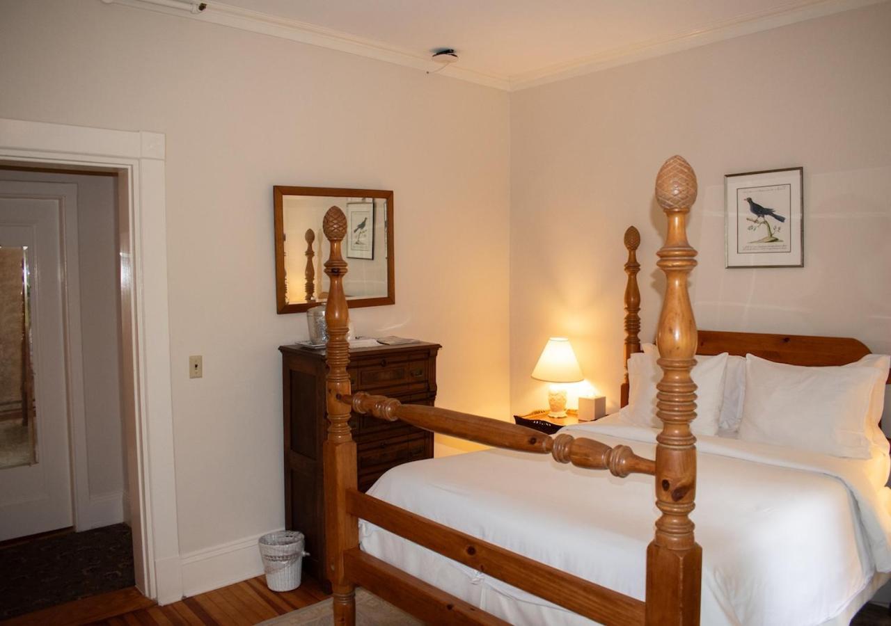 Apple Tree Inn Ленокс Экстерьер фото