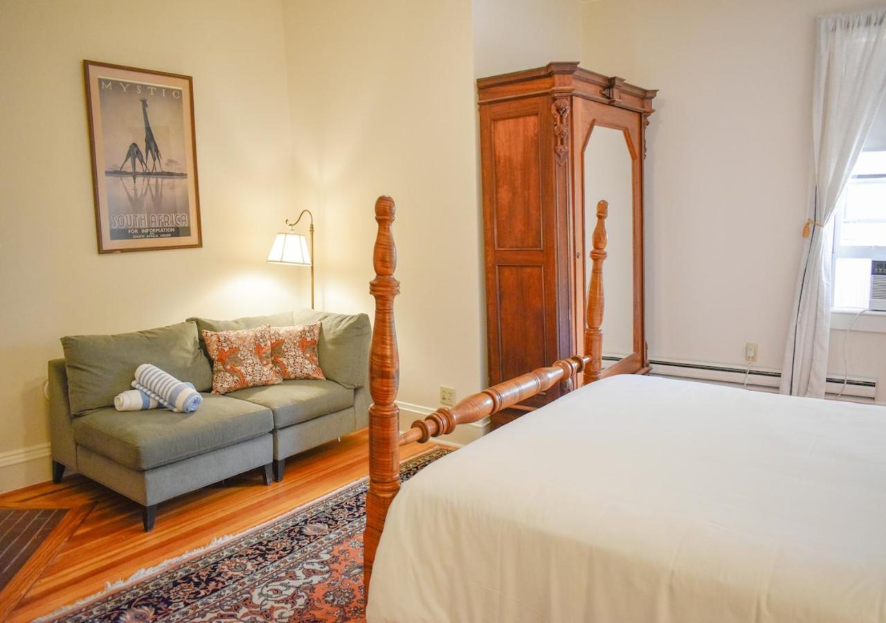 Apple Tree Inn Ленокс Экстерьер фото