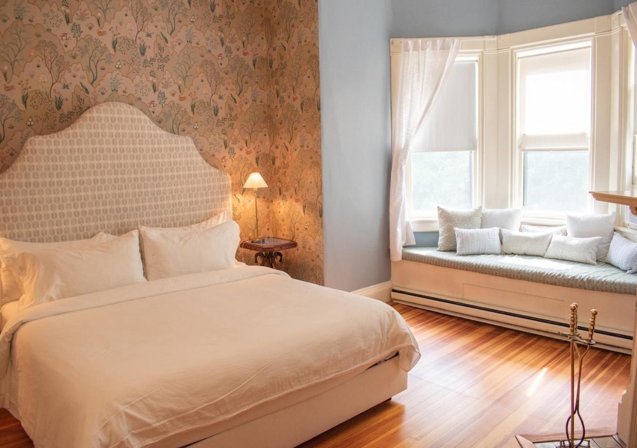 Apple Tree Inn Ленокс Экстерьер фото