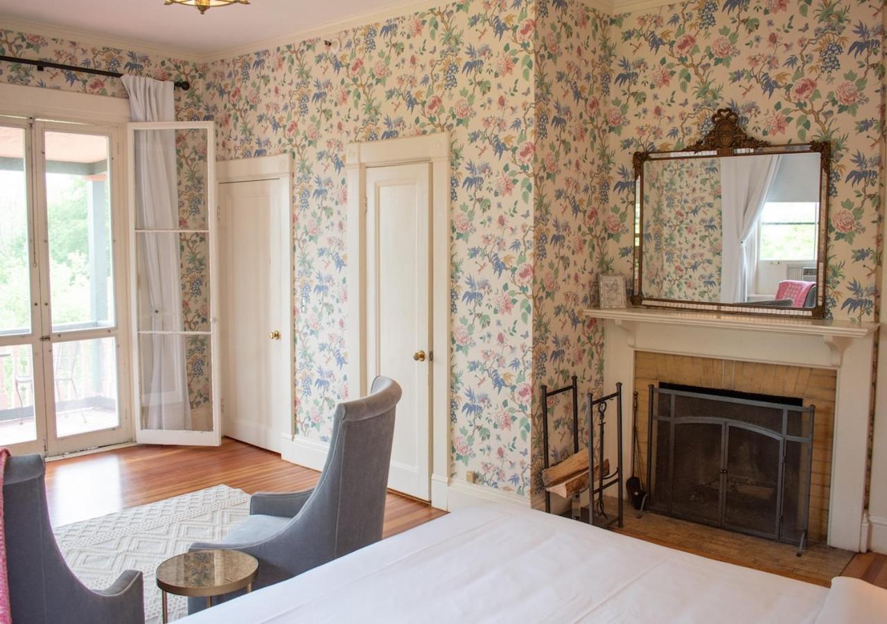 Apple Tree Inn Ленокс Экстерьер фото