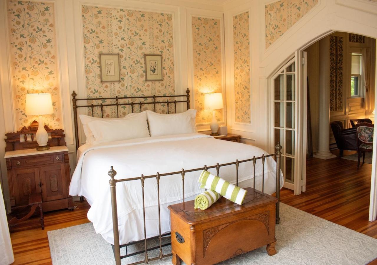 Apple Tree Inn Ленокс Экстерьер фото